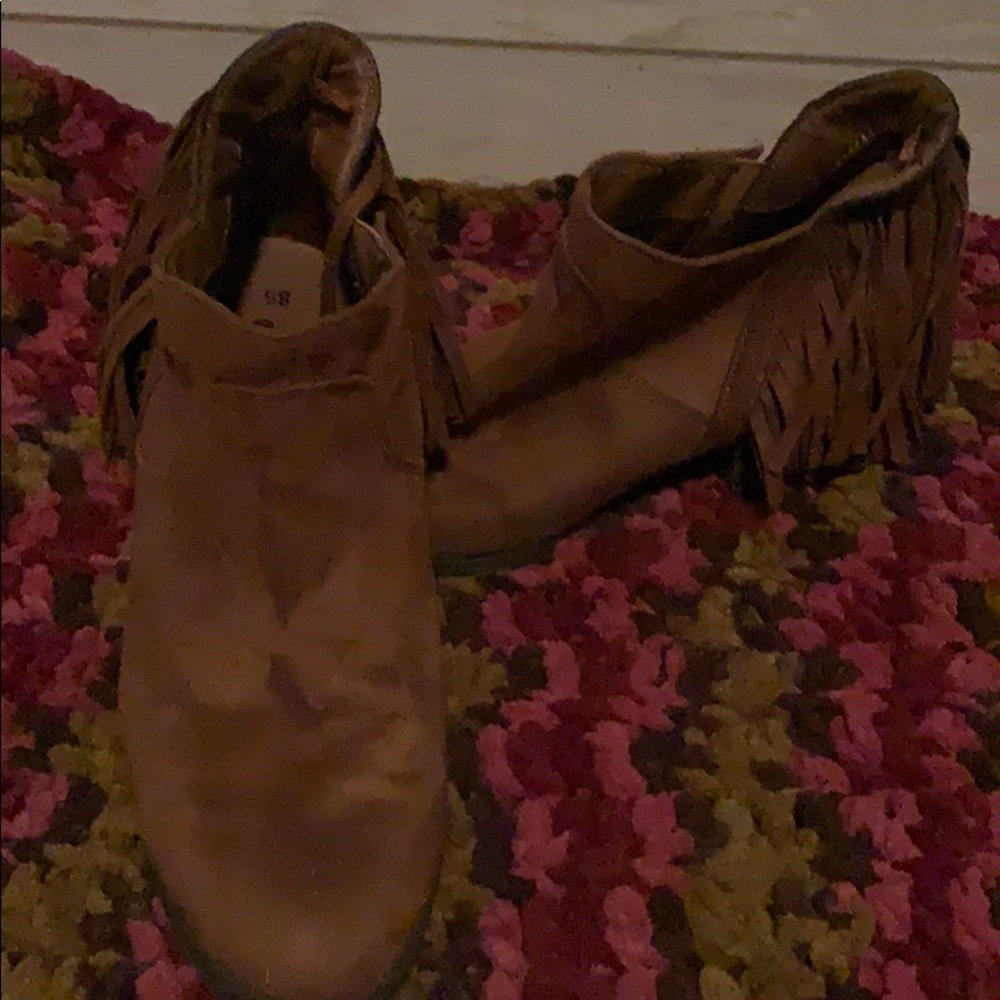 Cute brown fringed booties size 8 1/2